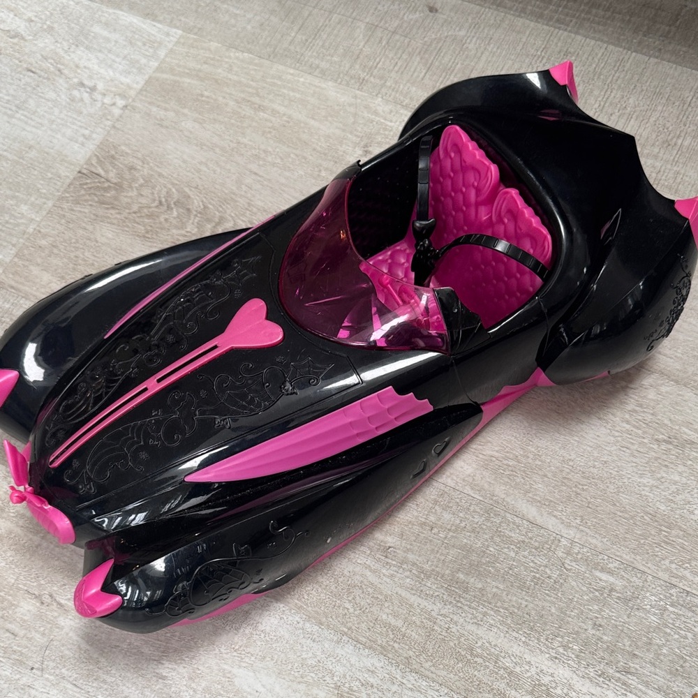 Monster High  Draculare's car